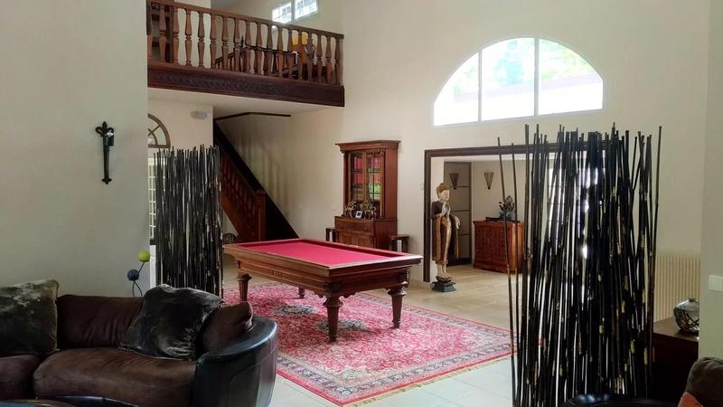 Propriété - 710 m² - 14 pièces