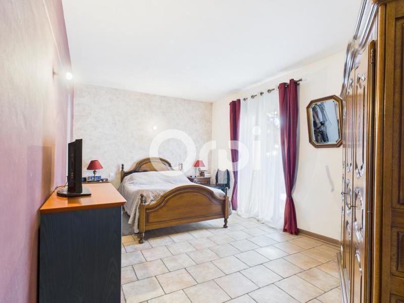 Maison - 220 m² - 7 pièces