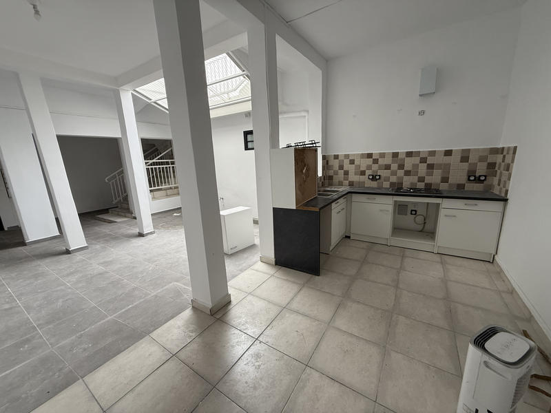 Local commercial - 190 m² - 6 pièces