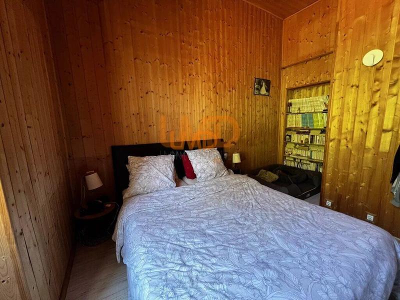 Propriété - 245 m² - 9 pièces