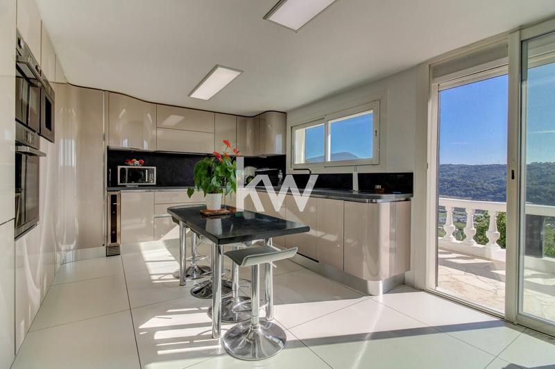 Maison - 147 m² - 6 pièces