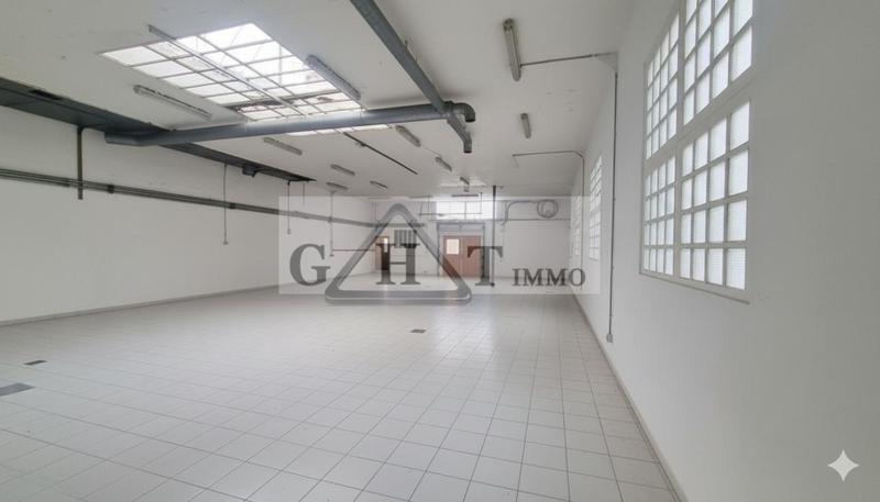 Entrepôt - 349 m²