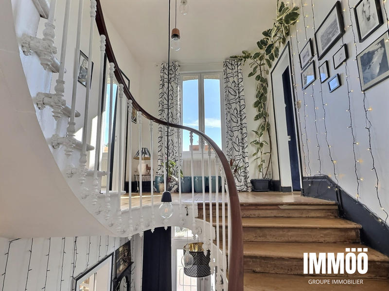 Maison - 352 m² - 8 pièces