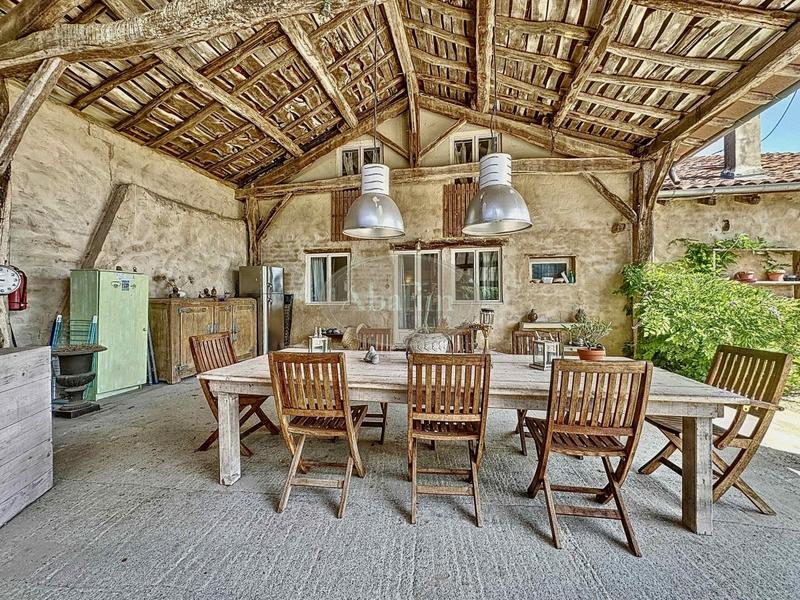 Maison - 260 m² - 8 pièces