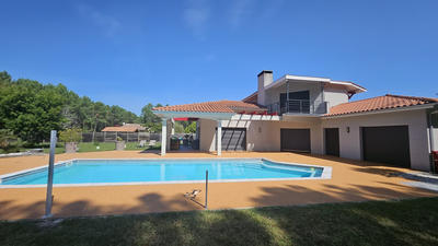 Propriété - 260 m² - 7 pièces