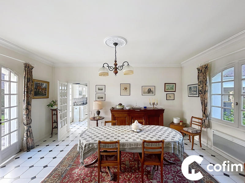 Maison traditionnelle - 137 m² - 5 pièces