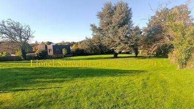 Terrain constructible - 1 525 m²