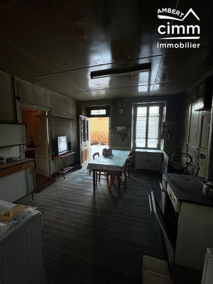 Maison - 111 m² - 8 pièces