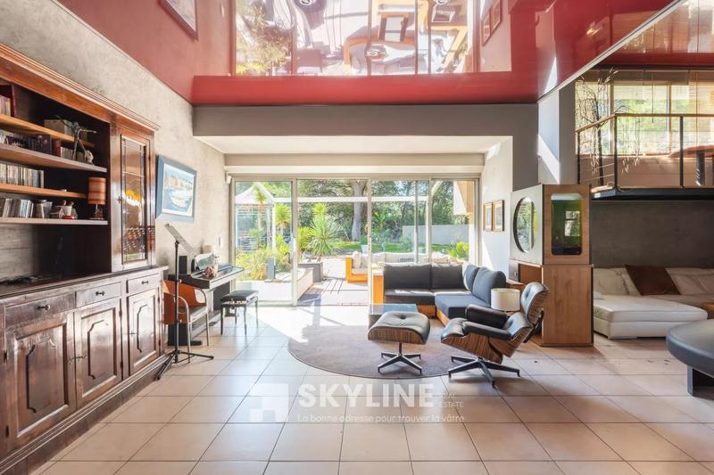 Maison - 320 m² - 8 pièces