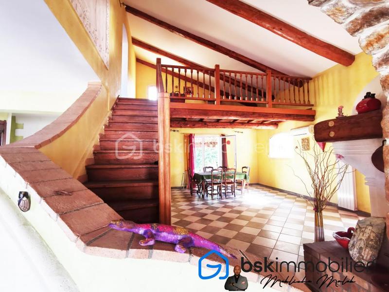 Maison - 208 m² - 7 pièces