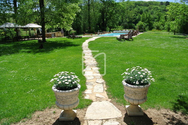 Maison - 299 m² - 15 pièces