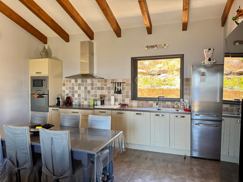 Propriété - 218 m² - 7 pièces