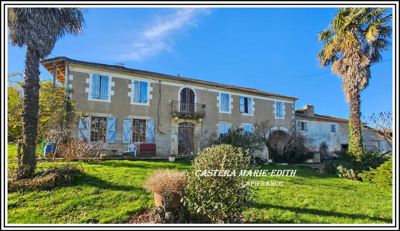 Corps de ferme - 8 000 m² - 7 pièces