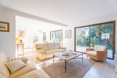 Propriété - 173 m² - 6 pièces