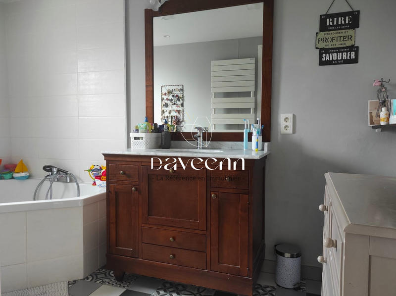 Maison traditionnelle - 163 m² - 6 pièces