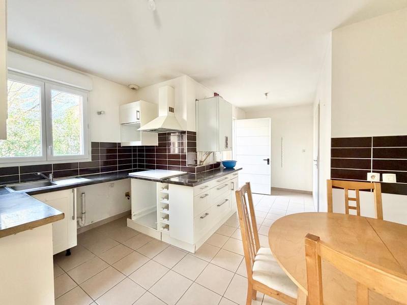 Maison - 90 m² - 5 pièces