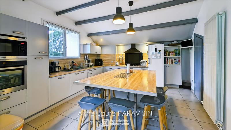 Maison - 244 m² - 9 pièces