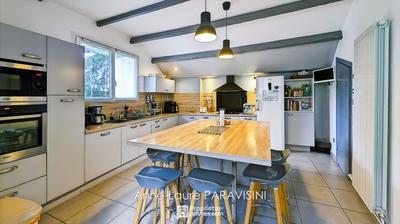 Maison - 244 m² - 9 pièces