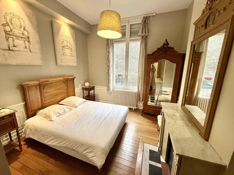 Appartement - 159 m² - 7 pièces