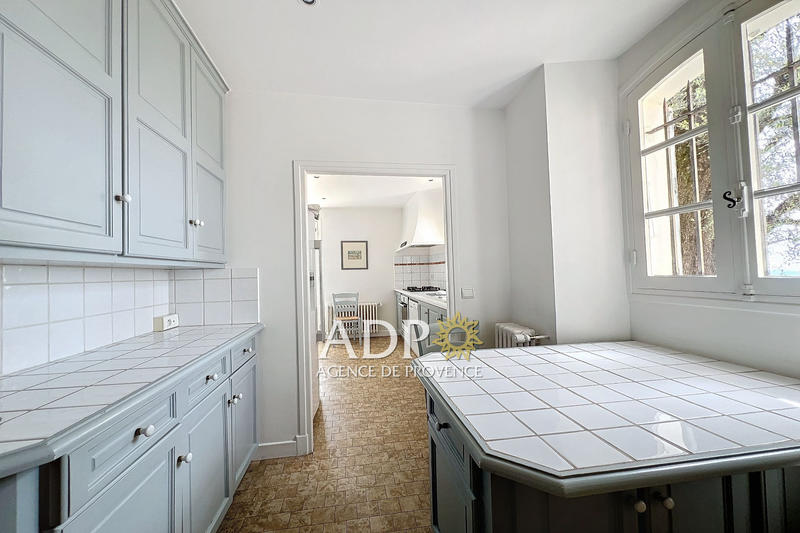 Maison - 210 m² - 6 pièces