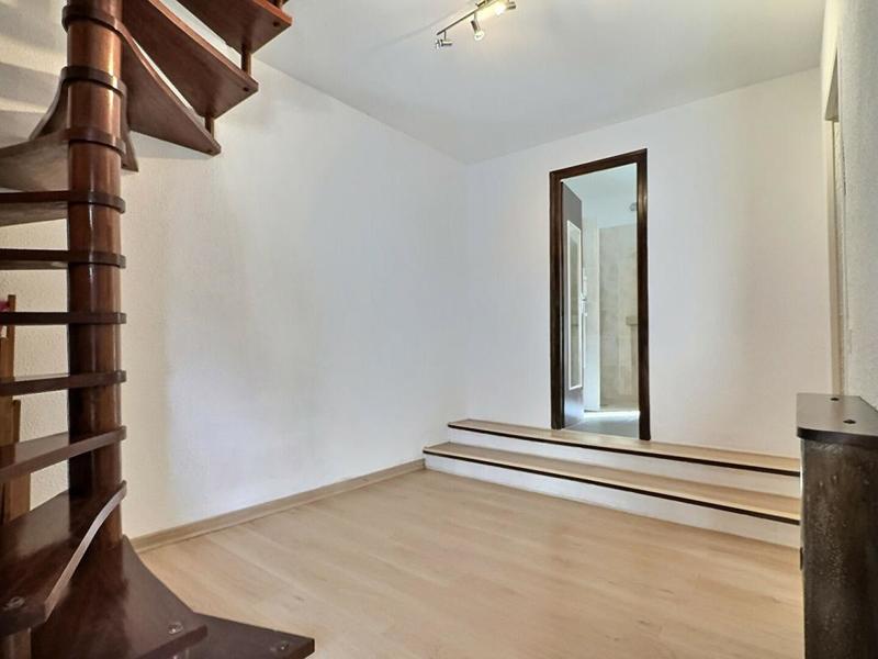 Maison - 240 m² - 6 pièces