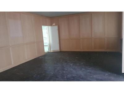 Local commercial - 1 478 m² - 40 pièces