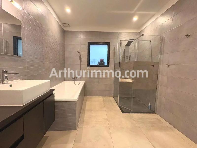 Maison - 257 m² - 5 pièces