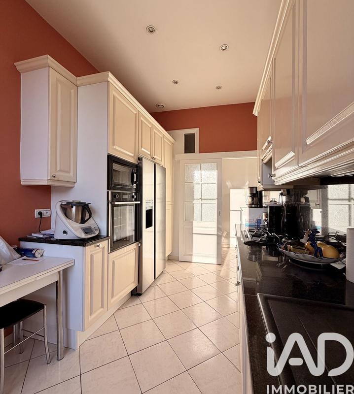 Maison - 246 m² - 6 pièces