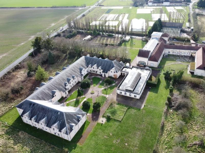 Manoir - 1 800 m² - 100 pièces