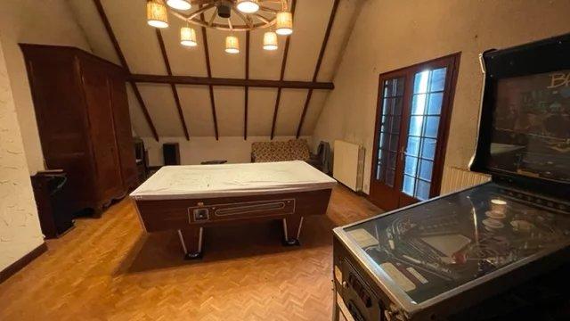 Maison - 220 m² - 6 pièces