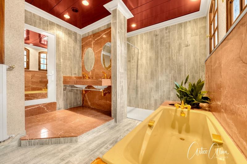 Propriété - 326 m² - 10 pièces