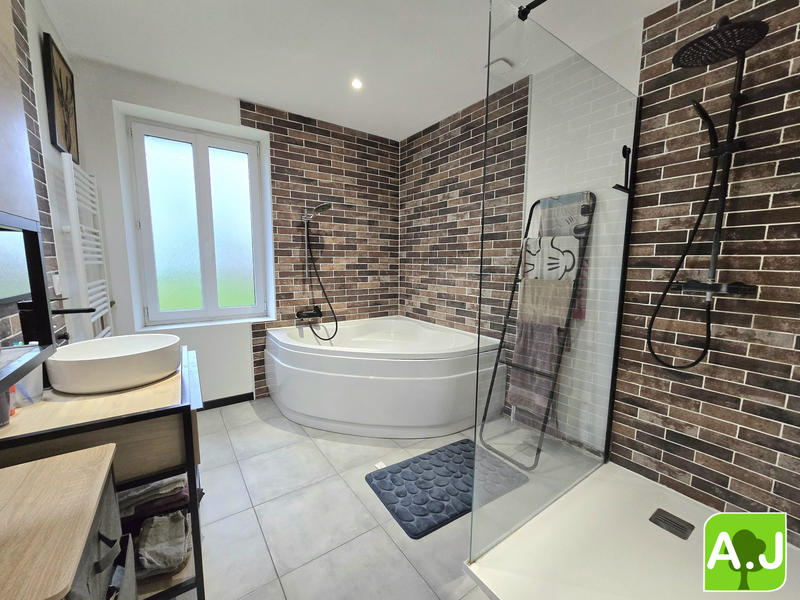 Maison traditionnelle - 140 m² - 5 pièces