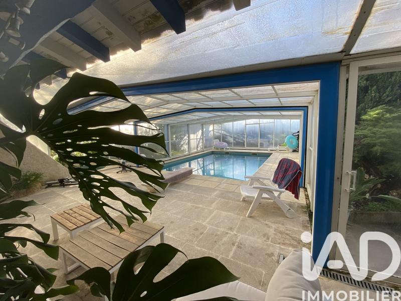 Maison - 212 m² - 9 pièces