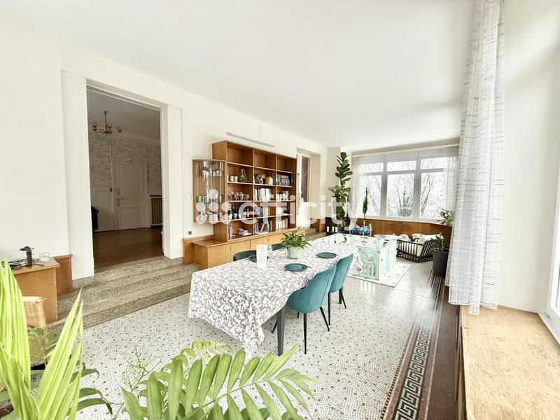 Demeure - 395 m² - 12 pièces