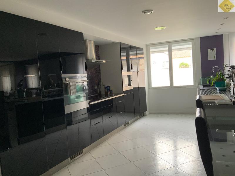 Maison - 460 m² - 11 pièces