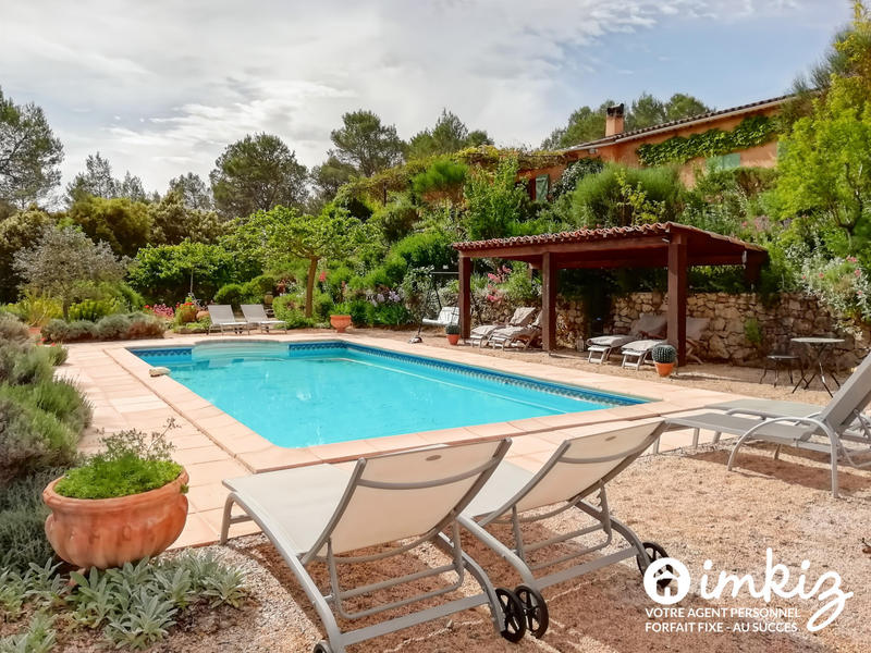 Maison - 220 m² - 9 pièces