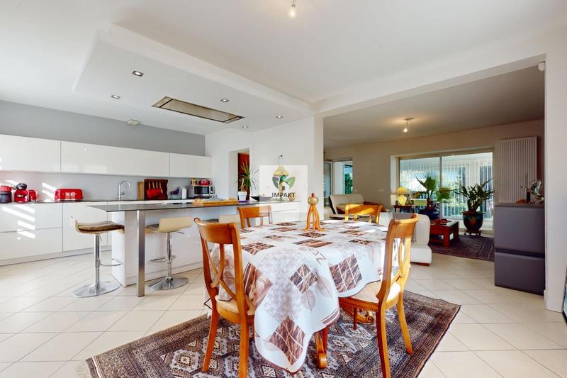 Maison - 203 m² - 7 pièces