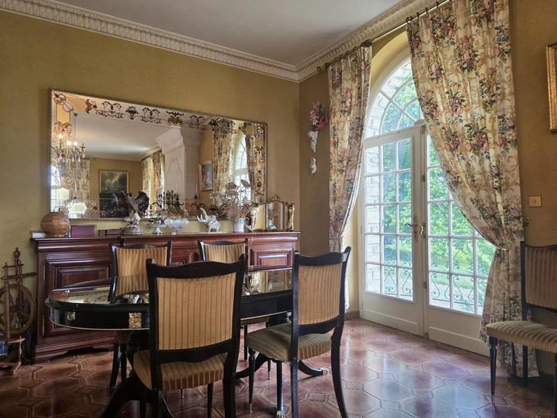 Maison - 322 m² - 11 pièces