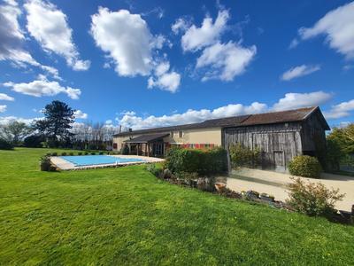 Maison - 255 m² - 11 pièces