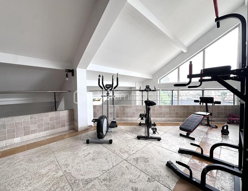 Maison - 265 m² - 8 pièces