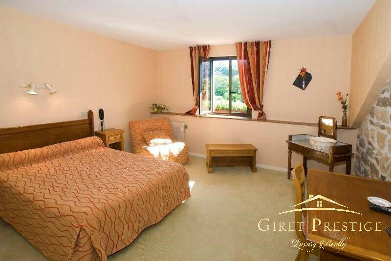 Propriété - 500 m² - 25 pièces