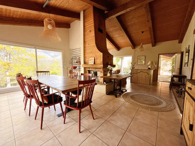 Maison - 260 m² - 8 pièces