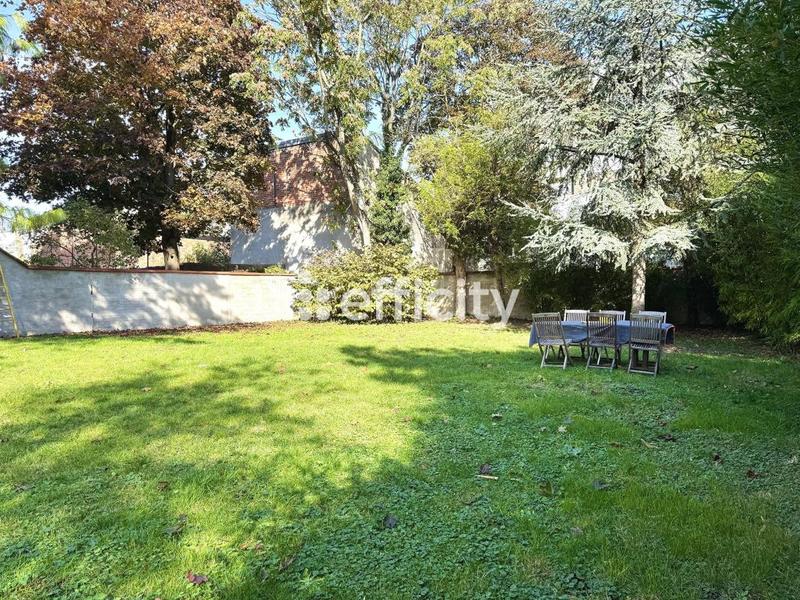 Demeure - 250 m² - 8 pièces