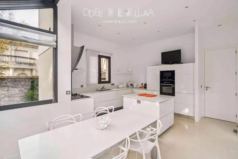 Propriété - 487 m² - 7 pièces