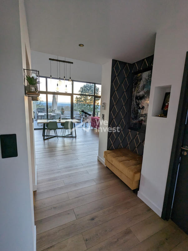 Maison - 260 m² - 6 pièces