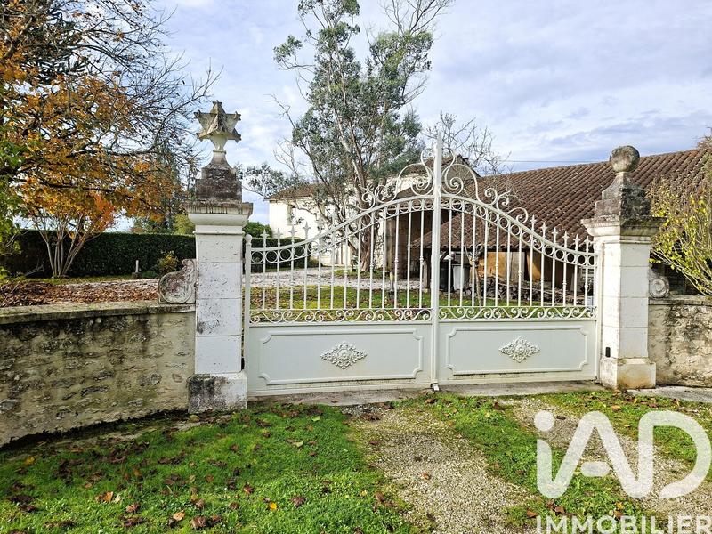 Maison - 212 m² - 8 pièces