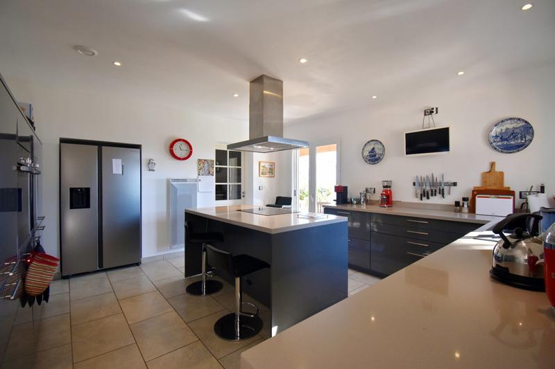 Villa - 235 m² - 6 pièces