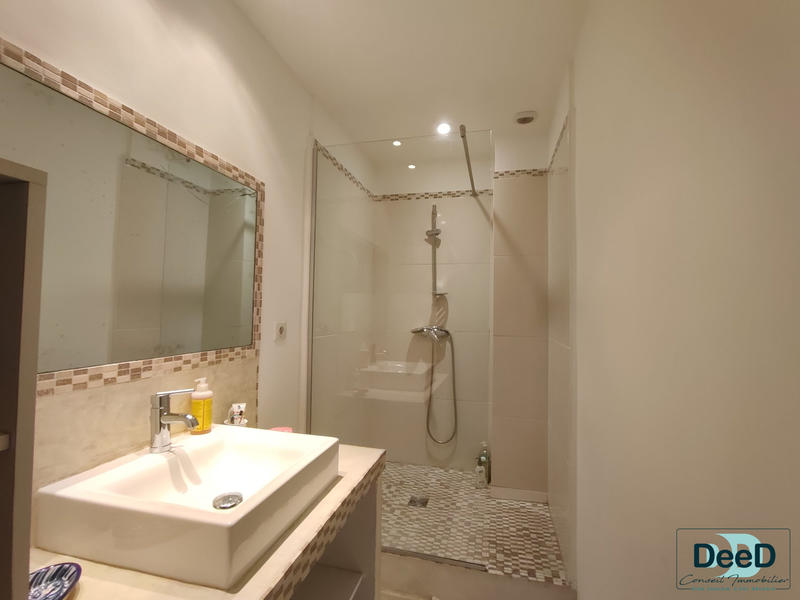 Maison - 366 m² - 9 pièces