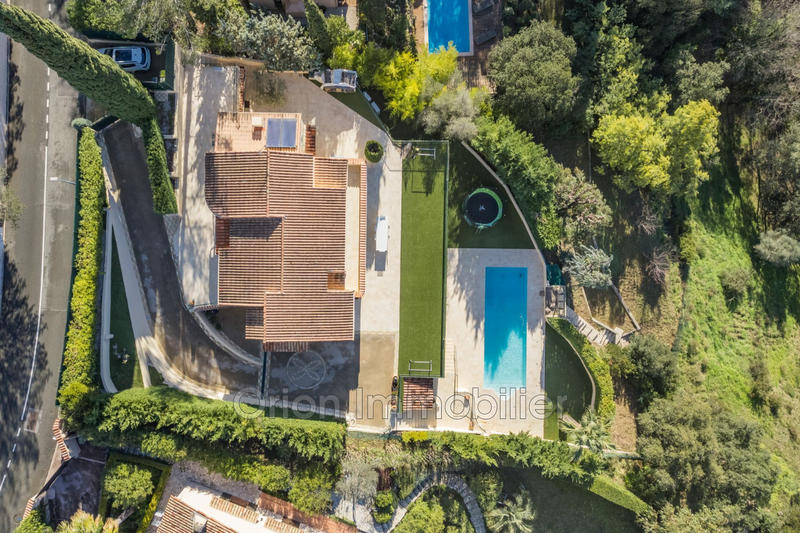 Maison - 249 m² - 7 pièces