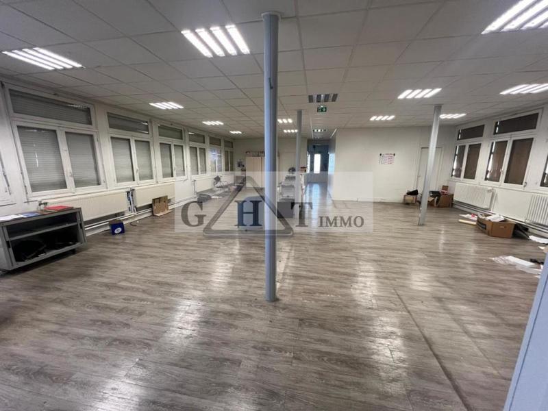 Entrepôt - 3 799 m²